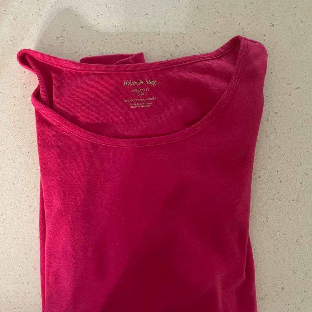 New!  nice, pretty fuschia Top.  XXL Size 20. NWOT!